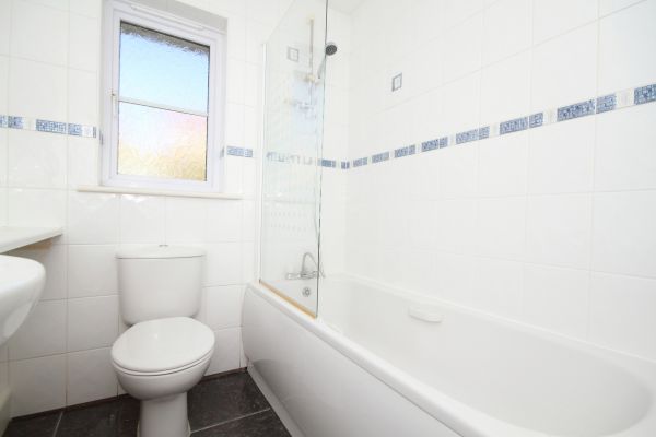 Cost of Shower Window Replacement in Escondido
